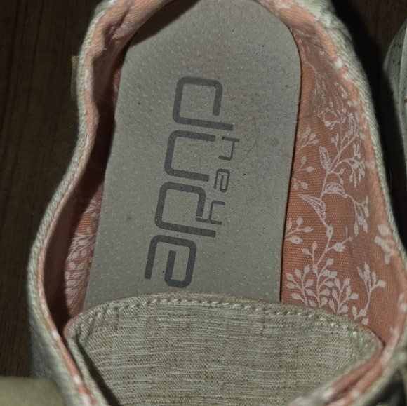 Hey Dude Women's Wendy Chambray Light Grey Casual Slip-On Shoes. - Picture 4 of 7